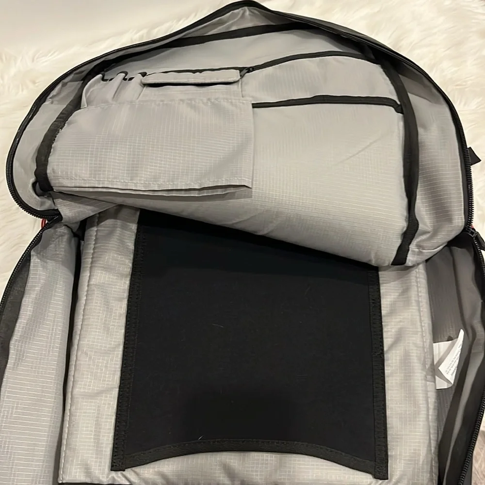 Kohla Restless 18L Black Backpack Multimedia Retractable Straps Side Handle